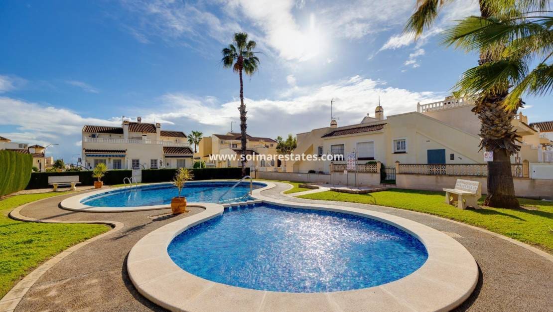 3 chambre Maison de Ville à vendre à Playa Flamenca avec piscine - 239 500 € (Ref: 9469906)