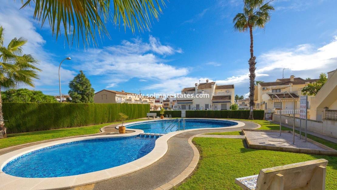 3 chambre Maison de Ville à vendre à Playa Flamenca avec piscine - 239 500 € (Ref: 9469906)