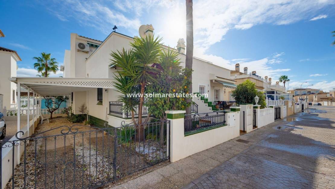 3 chambre Maison de Ville à vendre à Playa Flamenca avec piscine - 239 500 € (Ref: 9469906)