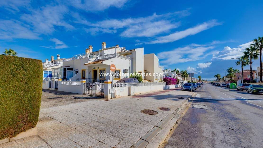 3 chambre Maison de Ville à vendre à Playa Flamenca avec piscine - 239 500 € (Ref: 9469906)