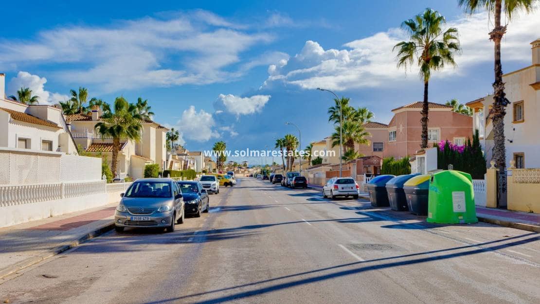 3 chambre Maison de Ville à vendre à Playa Flamenca avec piscine - 239 500 € (Ref: 9469906)