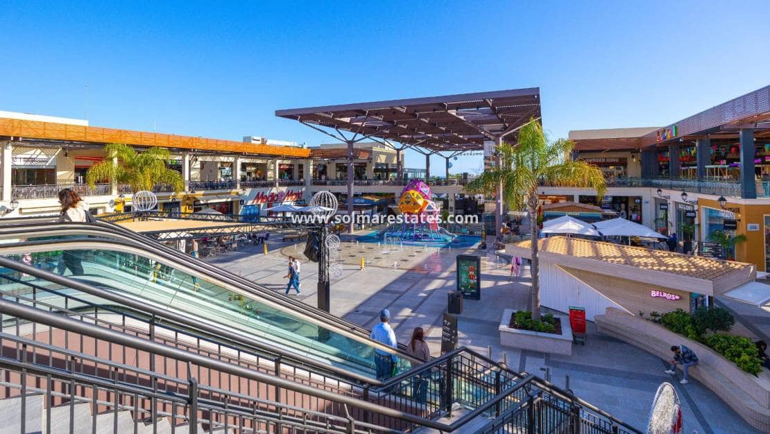 3 chambre Maison de Ville à vendre à Playa Flamenca avec piscine - 239 500 € (Ref: 9469906)