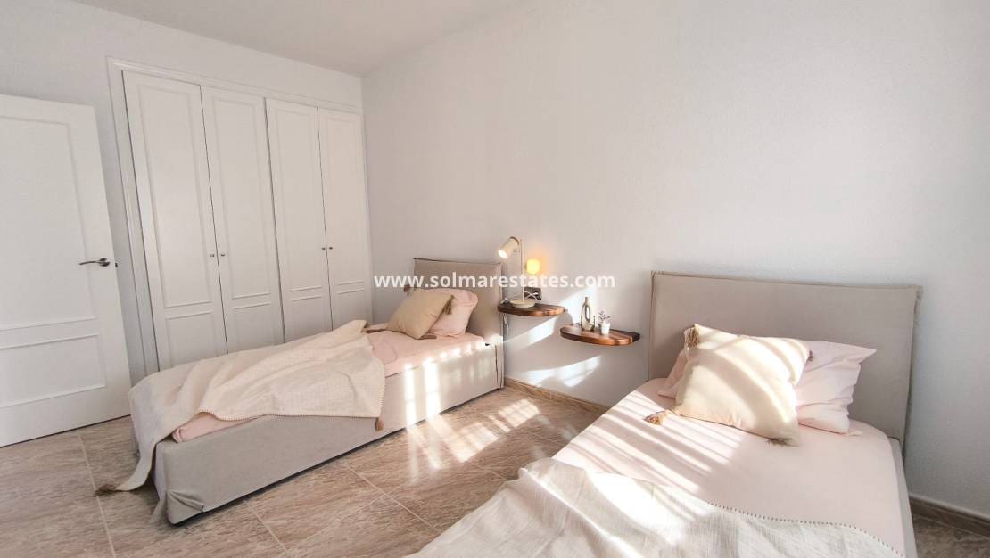 3 chambre Villa/Maison à vendre à Villamartin avec piscine - 399 900 € (Ref: 9471268)