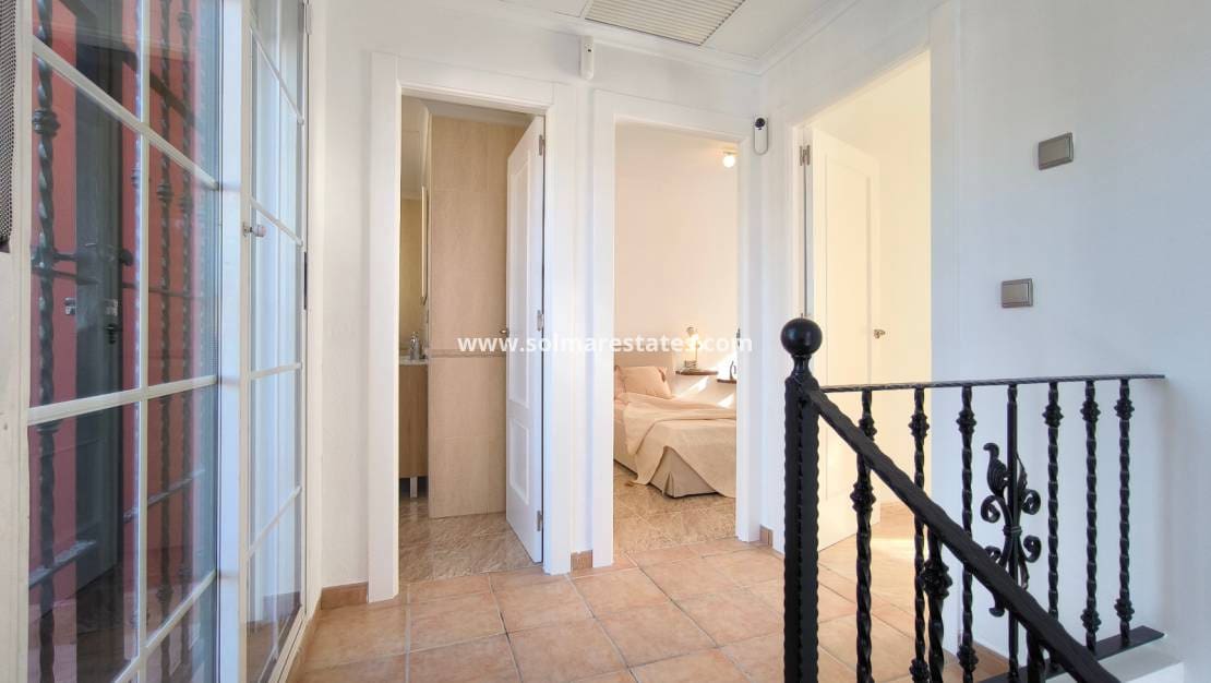 3 chambre Villa/Maison à vendre à Villamartin avec piscine - 399 900 € (Ref: 9471268)