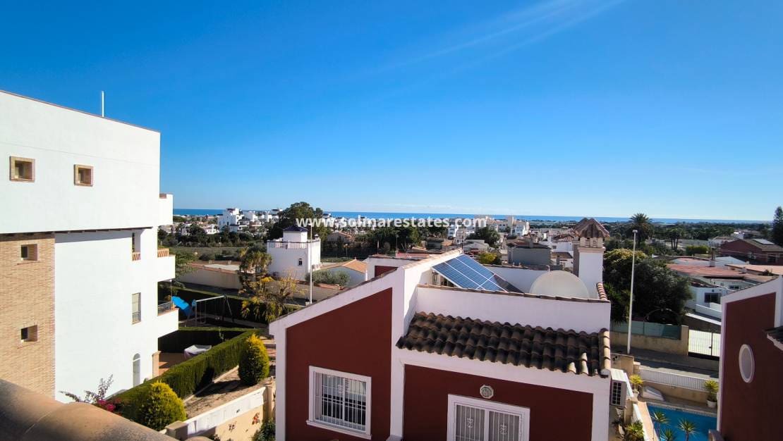 3 chambre Villa/Maison à vendre à Villamartin avec piscine - 399 900 € (Ref: 9471268)