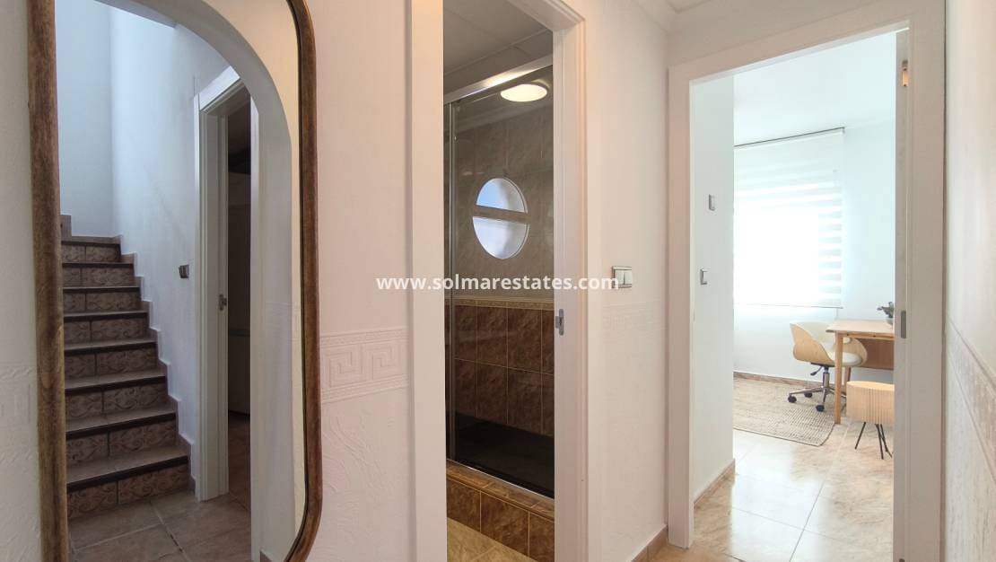 3 chambre Villa/Maison à vendre à Villamartin avec piscine - 399 900 € (Ref: 9471268)