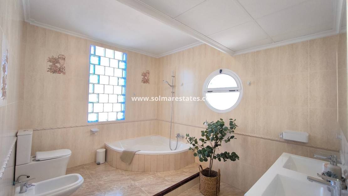 3 chambre Villa/Maison à vendre à Villamartin avec piscine - 399 900 € (Ref: 9471268)