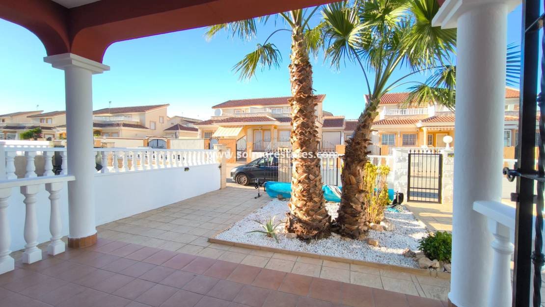 3 chambre Villa/Maison à vendre à Villamartin avec piscine - 399 900 € (Ref: 9471268)