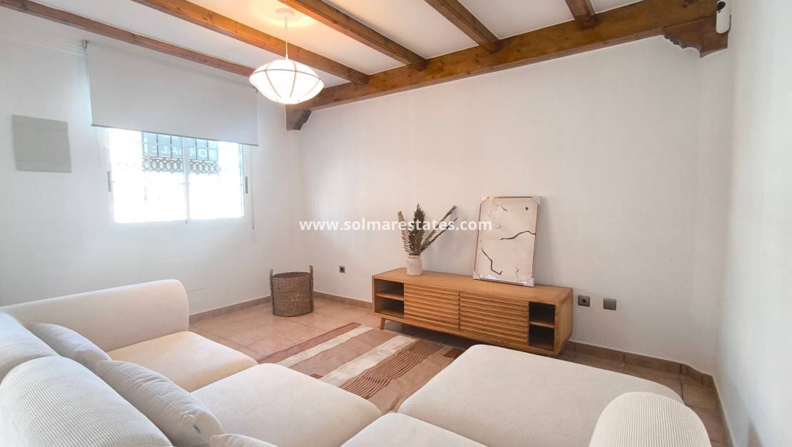 3 chambre Villa/Maison à vendre à Villamartin avec piscine - 399 900 € (Ref: 9471268)