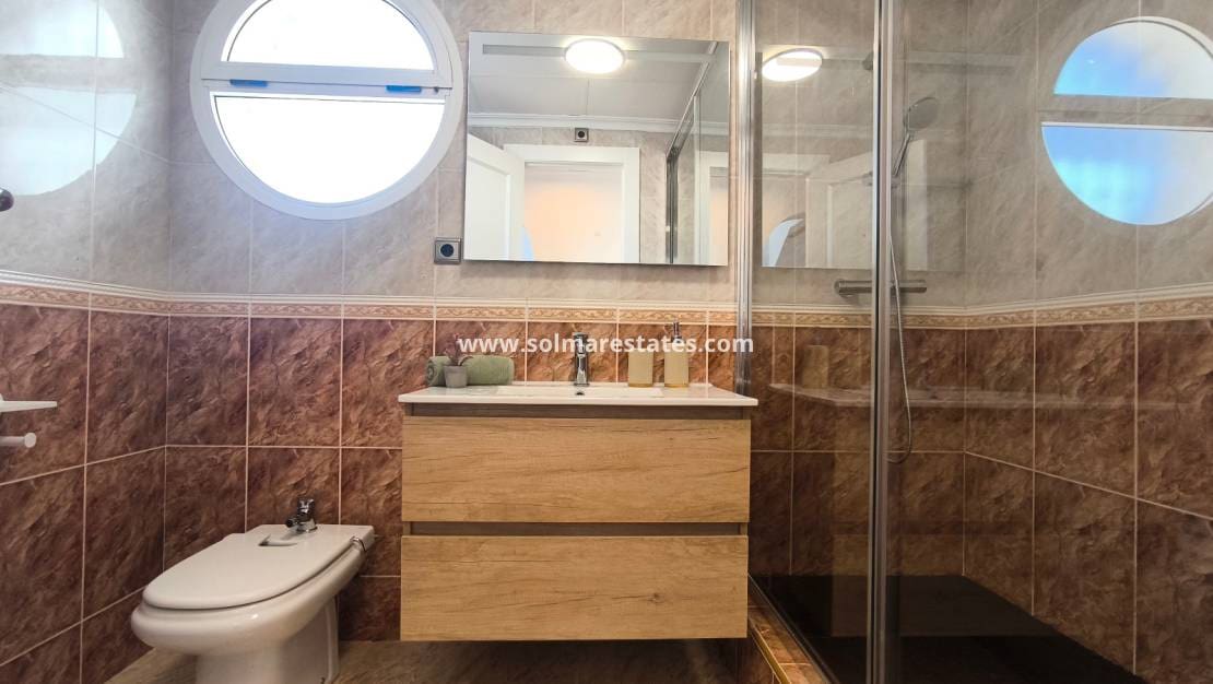 3 chambre Villa/Maison à vendre à Villamartin avec piscine - 399 900 € (Ref: 9471268)