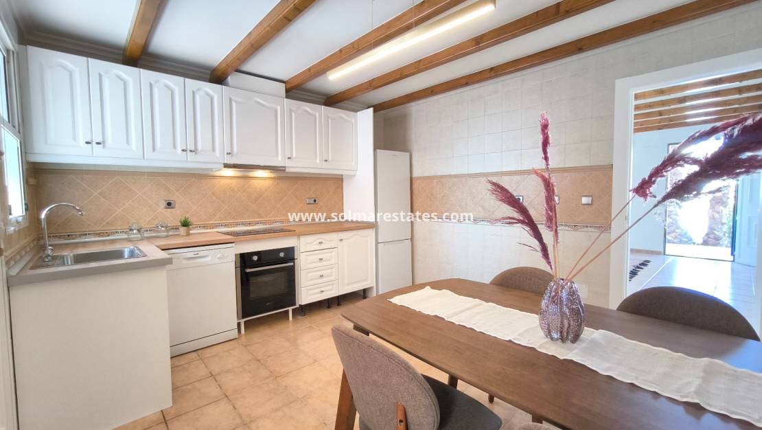 3 chambre Villa/Maison à vendre à Villamartin avec piscine - 399 900 € (Ref: 9471268)