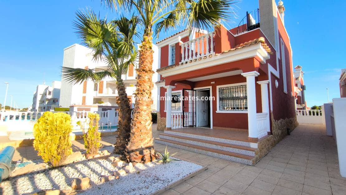3 chambre Villa/Maison à vendre à Villamartin avec piscine - 399 900 € (Ref: 9471268)