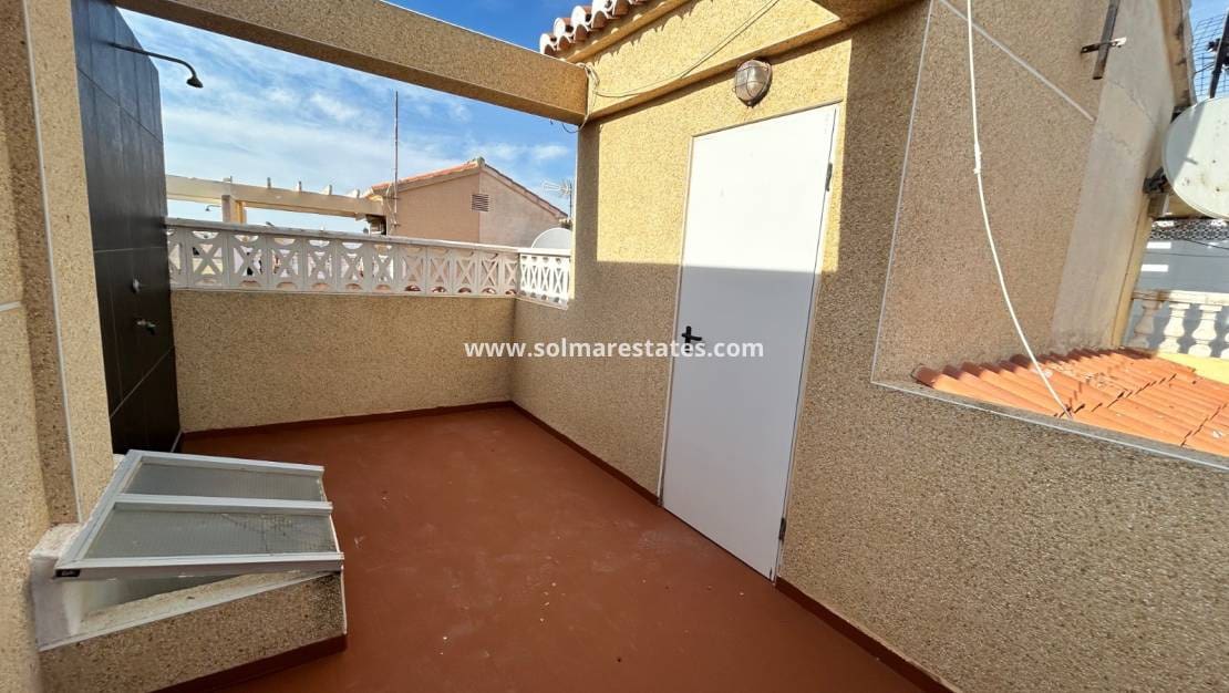 2 slaapkamer Huis te koop in El Chaparral met zwembad - € 149.999 (Ref: 9473210)