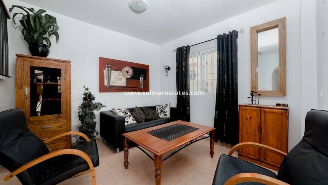 2 sovrum Hus till salu i Villamartin med pool - 149 000 € (Ref: 9473211)