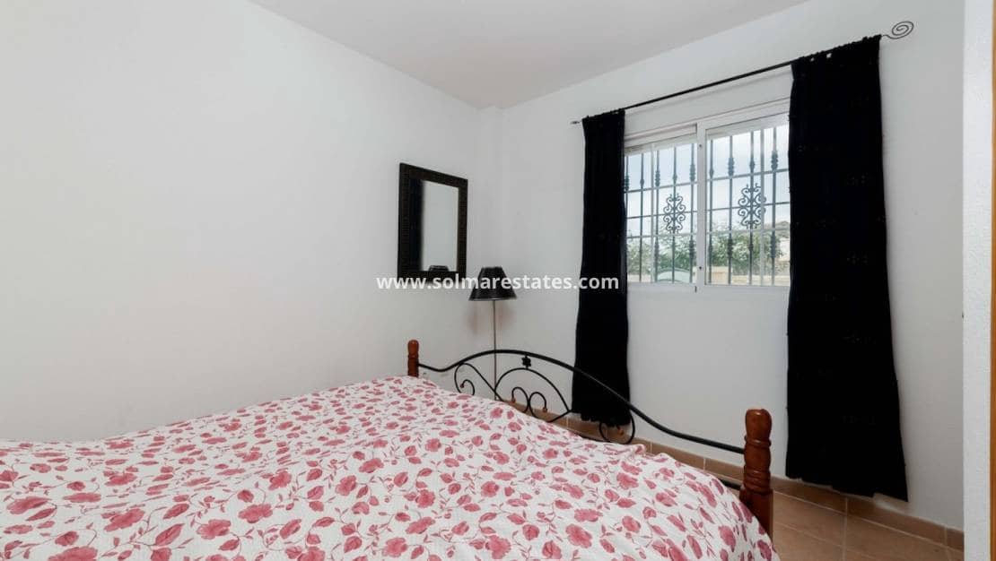 2 sovrum Hus till salu i Villamartin med pool - 149 000 € (Ref: 9473211)