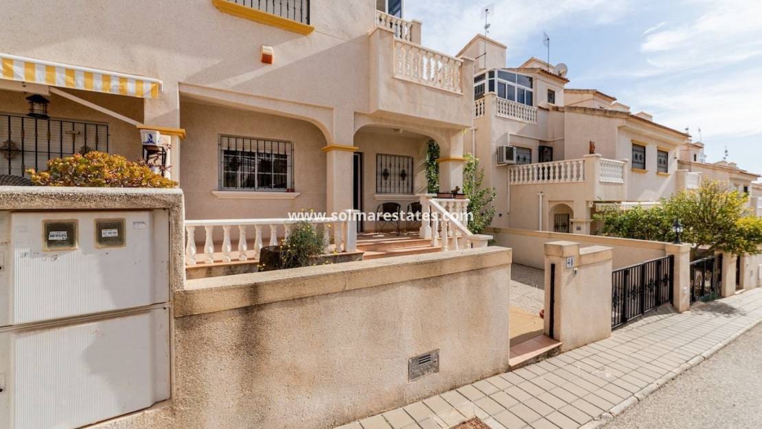 2 sovrum Hus till salu i Villamartin med pool - 149 000 € (Ref: 9473211)