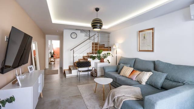 3 chambre Maison de Ville à vendre à Aguas Nuevas, Torrevieja avec piscine - 205 000 € (Ref: 9473415)