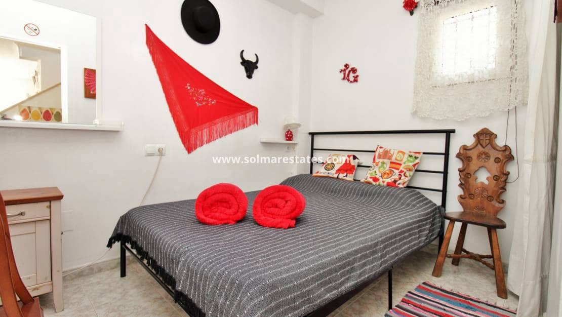 3 soveværelse Lejlighed til salg i Playa Flamenca med swimmingpool - € 269.000 (Ref: 9479347)