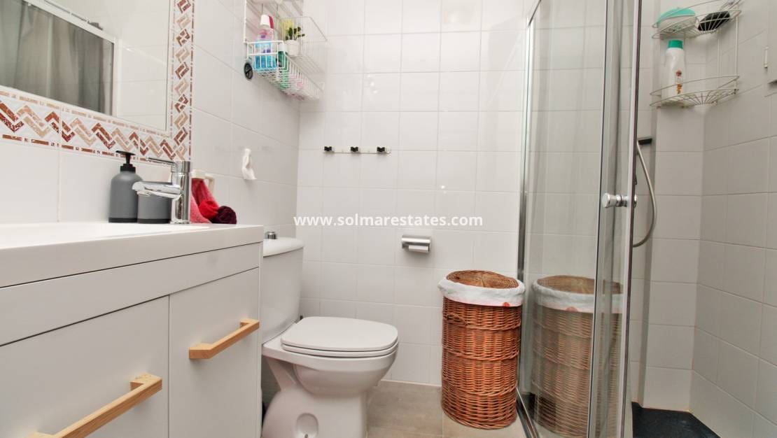 3 soveværelse Lejlighed til salg i Playa Flamenca med swimmingpool - € 269.000 (Ref: 9479347)