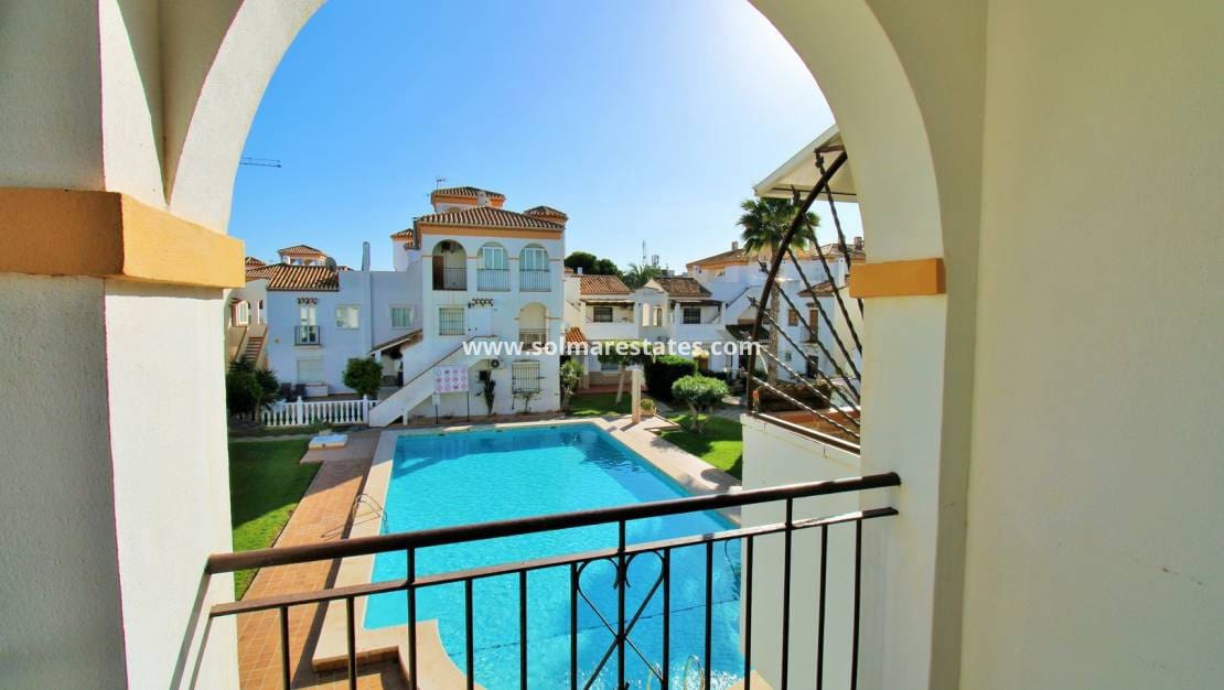 3 soveværelse Lejlighed til salg i Playa Flamenca med swimmingpool - € 269.000 (Ref: 9479347)