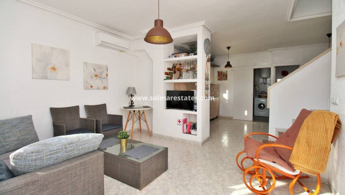 3 soveværelse Lejlighed til salg i Playa Flamenca med swimmingpool - € 269.000 (Ref: 9479347)