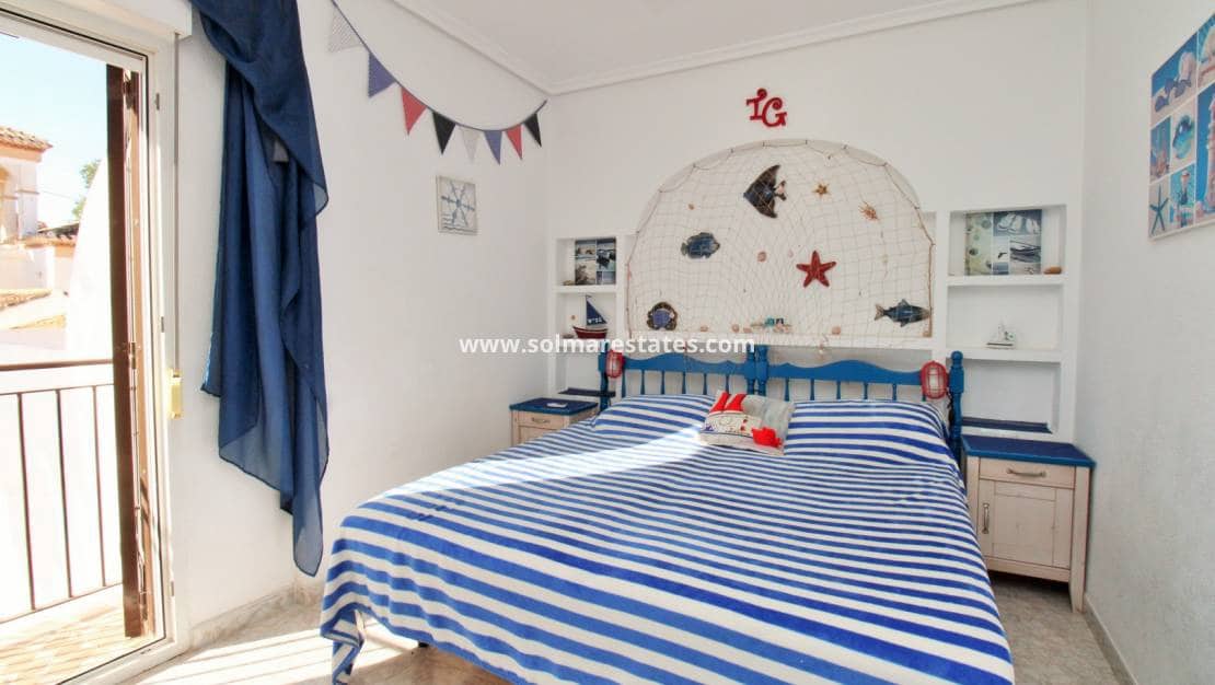 3 soveværelse Lejlighed til salg i Playa Flamenca med swimmingpool - € 269.000 (Ref: 9479347)