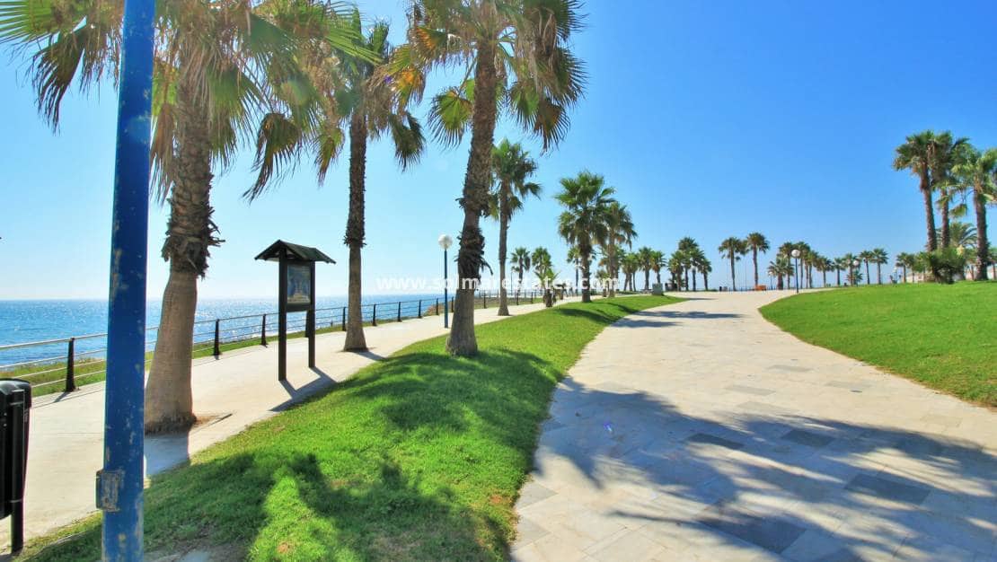 3 soveværelse Lejlighed til salg i Playa Flamenca med swimmingpool - € 269.000 (Ref: 9479347)