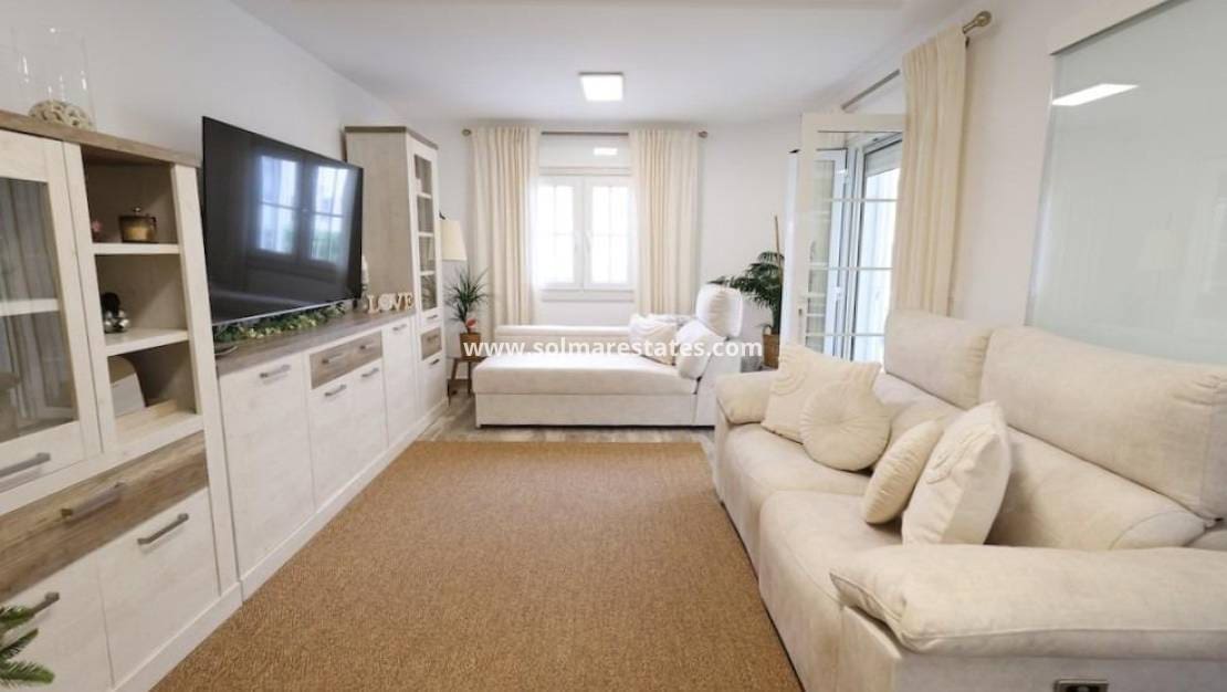 4 bedroom Villa for sale in Villamartin with pool - € 435,000 (Ref: 9483925)