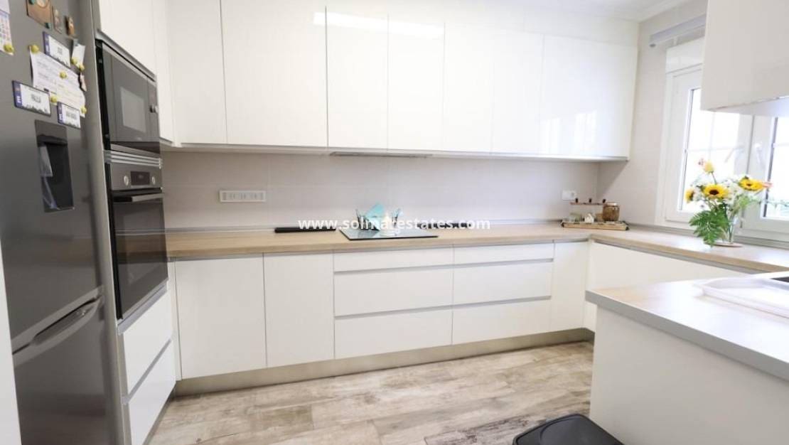 4 bedroom Villa for sale in Villamartin with pool - € 435,000 (Ref: 9483925)