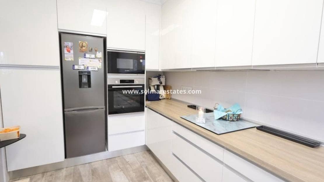 4 bedroom Villa for sale in Villamartin with pool - € 435,000 (Ref: 9483925)