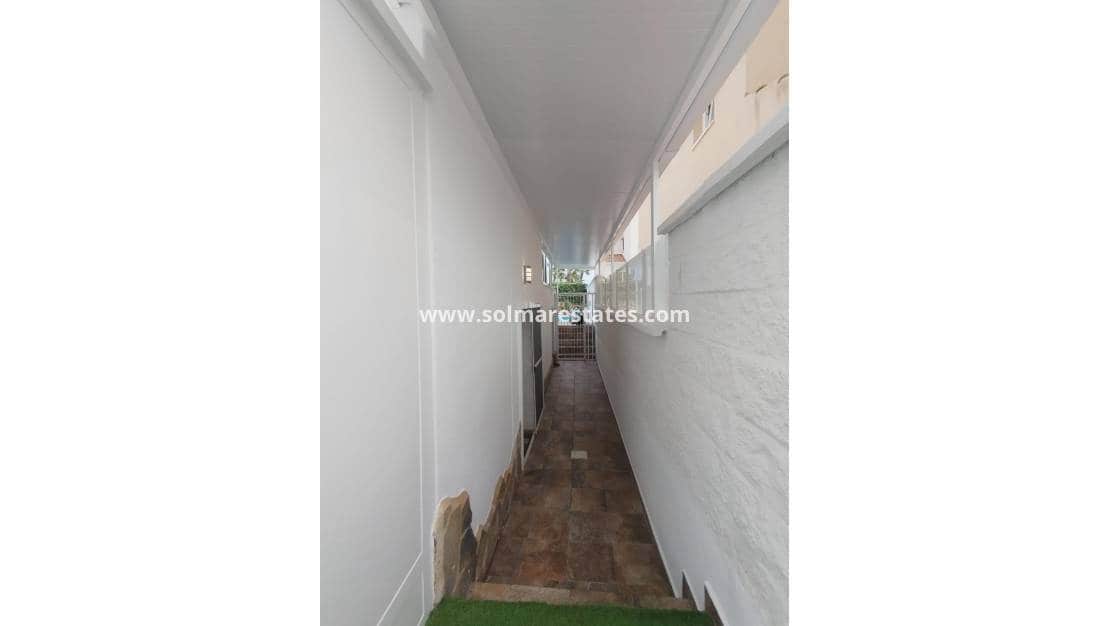 4 bedroom Villa for sale in Villamartin with pool - € 435,000 (Ref: 9483925)