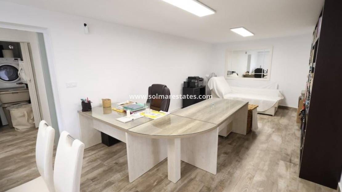 4 bedroom Villa for sale in Villamartin with pool - € 435,000 (Ref: 9483925)