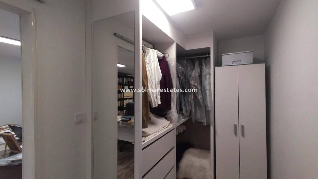 4 bedroom Villa for sale in Villamartin with pool - € 435,000 (Ref: 9483925)