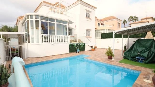 4 Zimmer Villa zu verkaufen in Villamartin, Orihuela mit Pool - 435.000 € (Ref: 9483925)