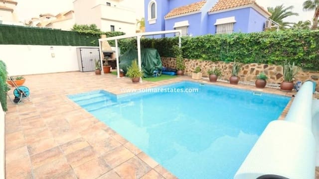 4 Zimmer Villa zu verkaufen in Villamartin, Orihuela mit Pool - 435.000 € (Ref: 9483925)