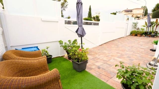 4 Zimmer Villa zu verkaufen in Villamartin, Orihuela mit Pool - 435.000 € (Ref: 9483925)