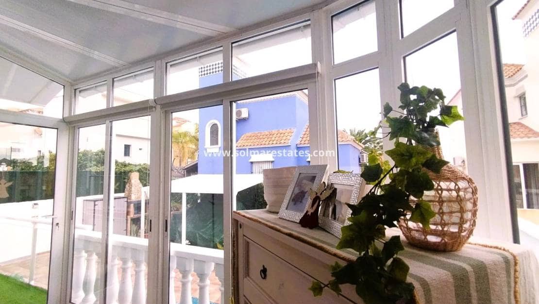 4 bedroom Villa for sale in Villamartin with pool - € 435,000 (Ref: 9483925)