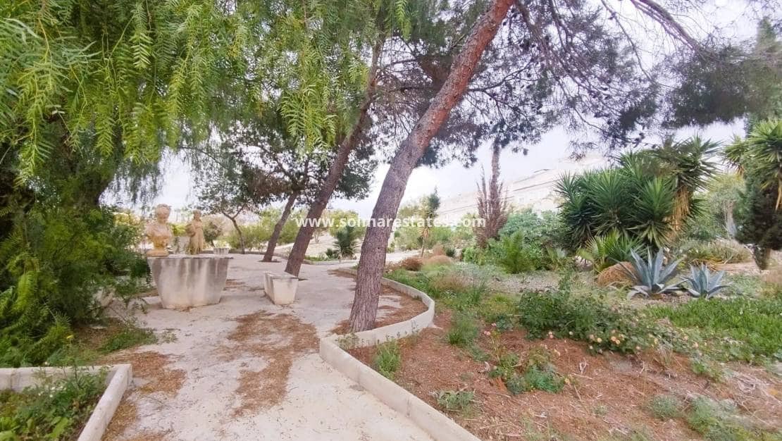 4 bedroom Villa for sale in Villamartin with pool - € 435,000 (Ref: 9483925)