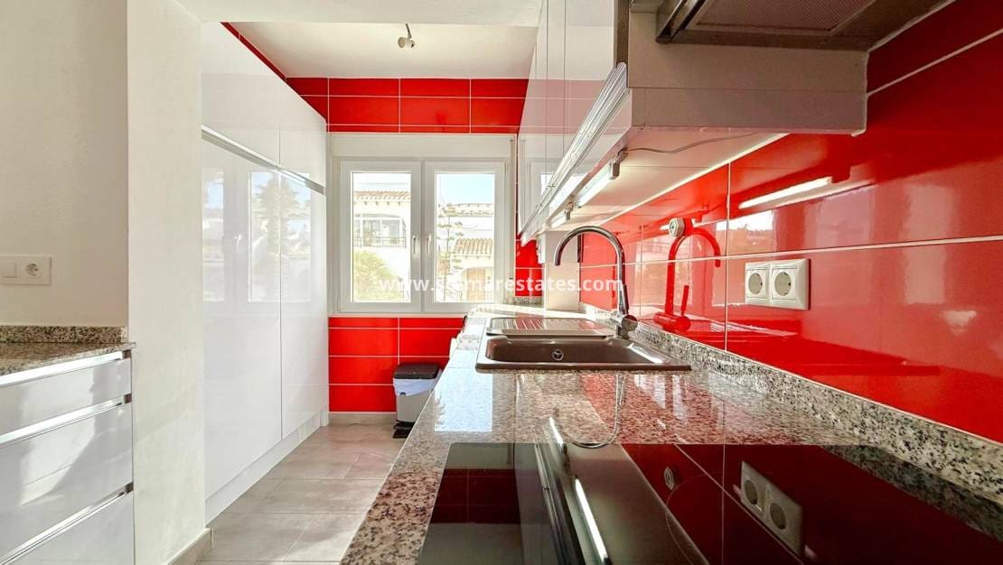 3 bedroom Townhouse for sale in Villamartin with pool - € 319,000 (Ref: 9483930)