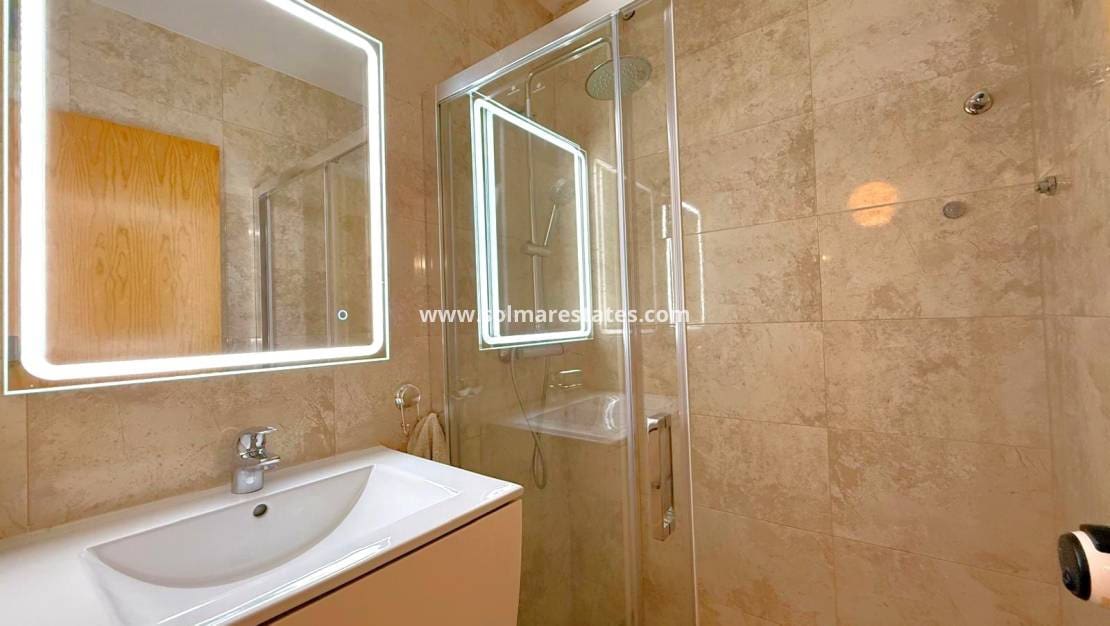 3 bedroom Townhouse for sale in Villamartin with pool - € 319,000 (Ref: 9483930)