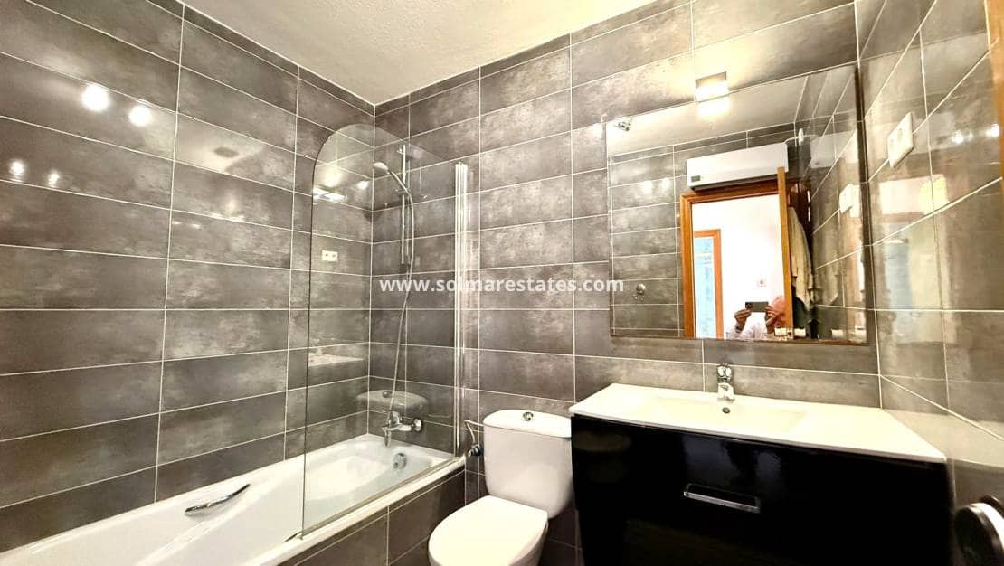 3 bedroom Townhouse for sale in Villamartin with pool - € 319,000 (Ref: 9483930)