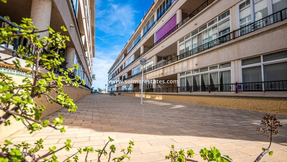 2 bedroom Apartment for sale in Playa Flamenca with pool - € 140,000 (Ref: 9484058)