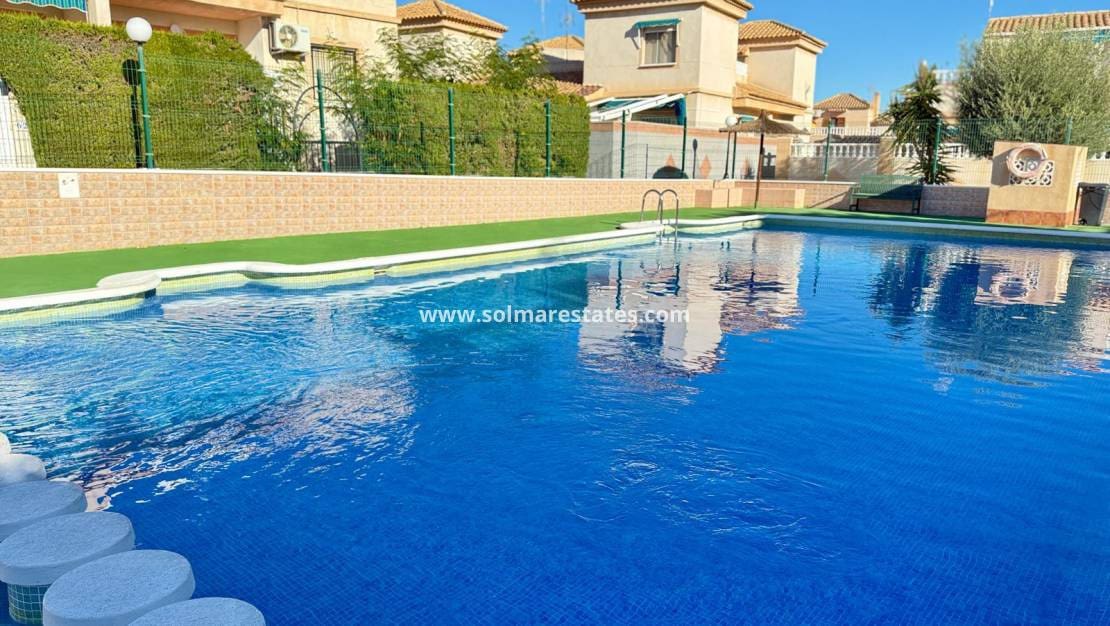 3 bedroom Bungalow for sale in Los Altos with pool - € 149,000 (Ref: 9486485)