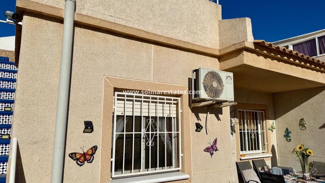 3 bedroom Bungalow for sale in Los Altos with pool - € 149,000 (Ref: 9486485)