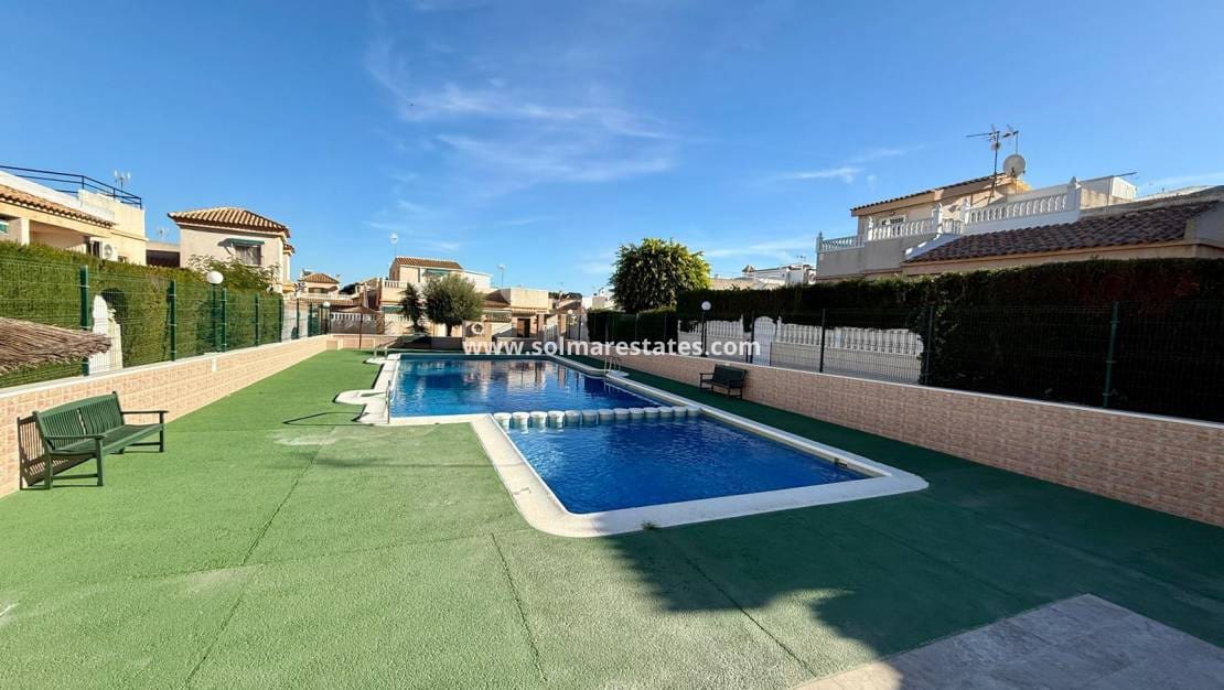 3 bedroom Bungalow for sale in Los Altos with pool - € 149,000 (Ref: 9486485)