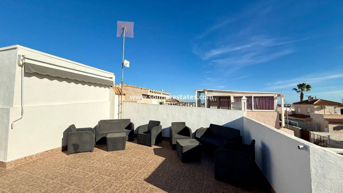 3 bedroom Bungalow for sale in Los Altos with pool - € 149,000 (Ref: 9486485)