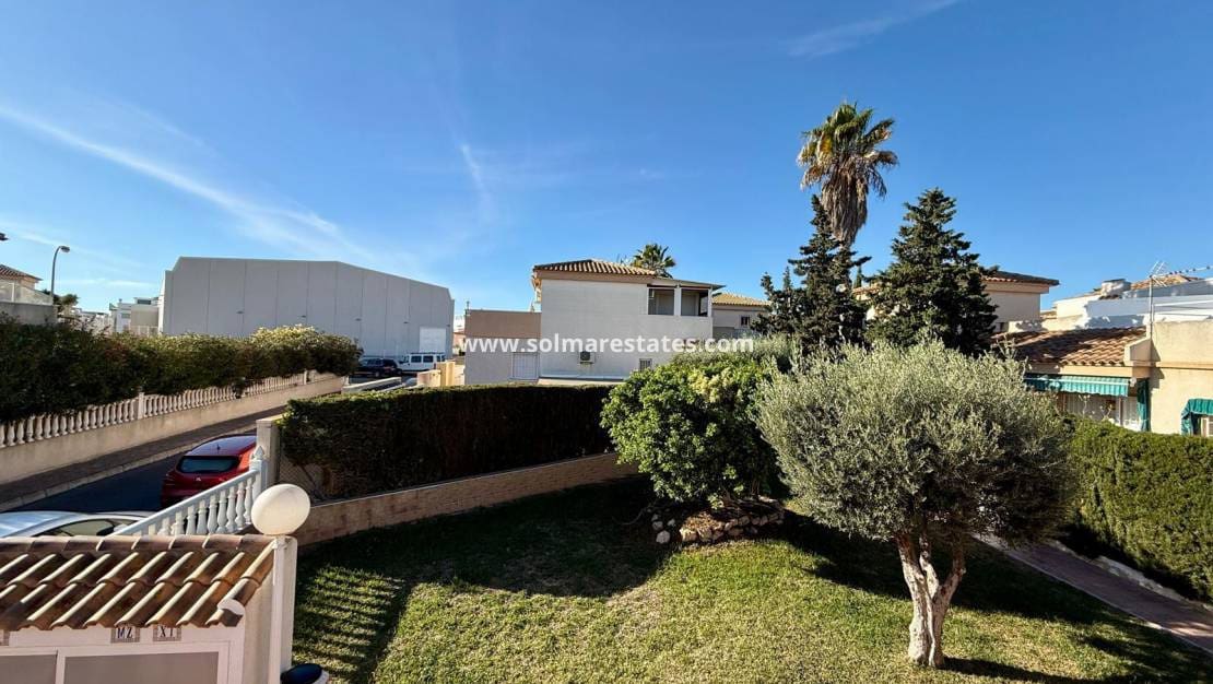 3 bedroom Bungalow for sale in Los Altos with pool - € 149,000 (Ref: 9486485)