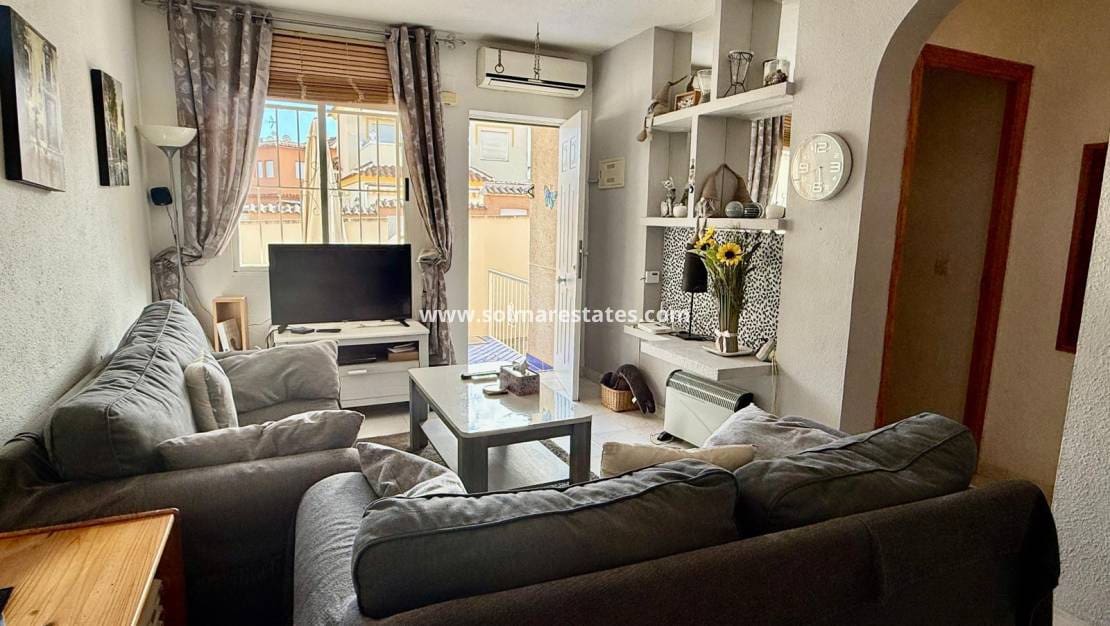 3 bedroom Bungalow for sale in Los Altos with pool - € 149,000 (Ref: 9486485)