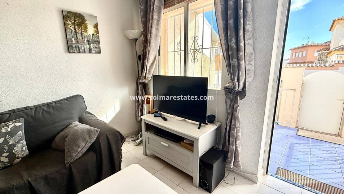 3 bedroom Bungalow for sale in Los Altos with pool - € 149,000 (Ref: 9486485)