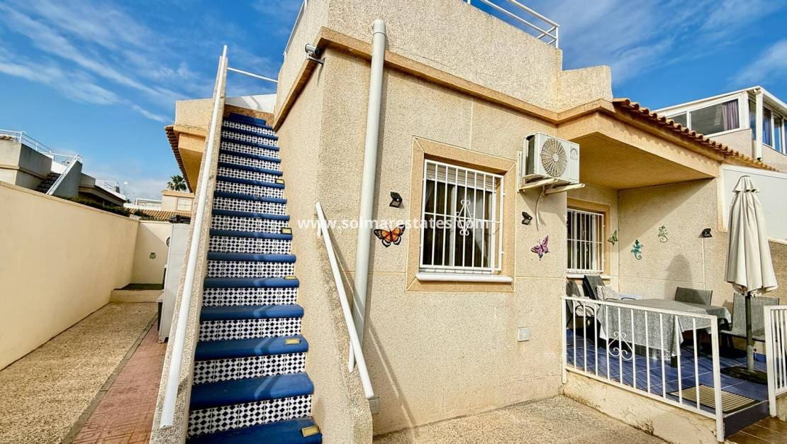 3 bedroom Bungalow for sale in Los Altos with pool - € 149,000 (Ref: 9486485)